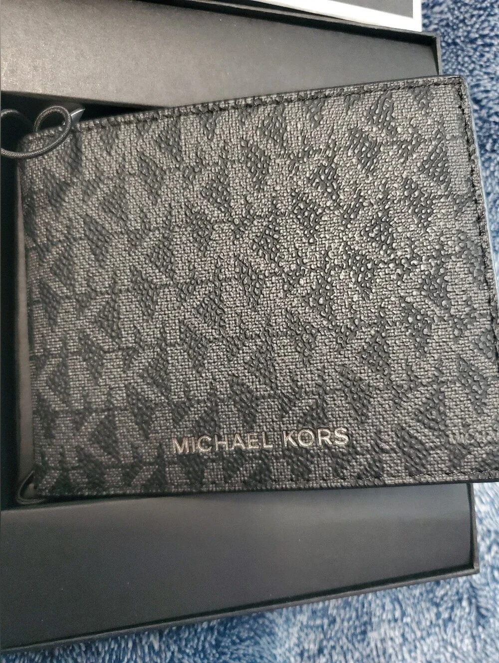 Michael Kors Wallet & Keychain Set